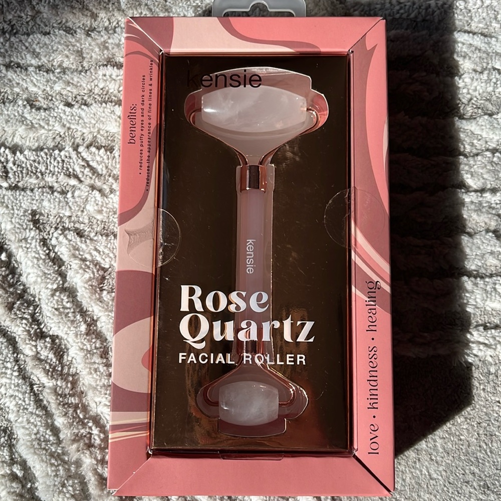 NWOT Kensie Rose Quartz Facial Roller